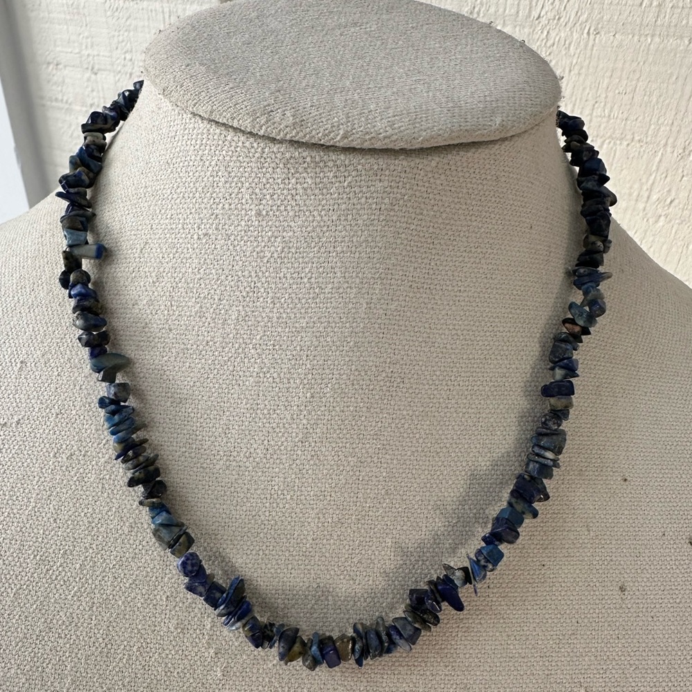 Dainty lapis lazuli chip necklace
